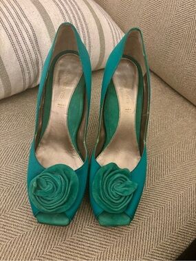 Vintage Italian Leather Emerald Peep-Toe Heels with Rosette Accent